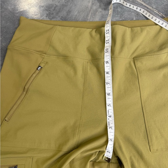 Athleta Headlands Hybrid Cargo Tight Green Cargo Pants Size 22 - Picture 13 of 14